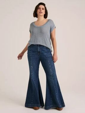 Torrid | NWT Festi High Rise Super Flare Jeans Desert Bluebell Size 26S